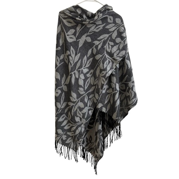 Noelle Shawl Wrap Poncho Black Gray Leaf Design Fringe Hem One Size Fits Most - Picture 2 of 6
